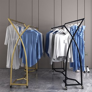 Expositor de Ropa Moderno con Estructura de Hierro, Estante Extraíble, Tipo de Suelo, <span class=keywords><strong>Perchero</strong></span> y Ganchos para Abrigos - Product Image 1