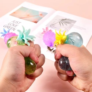 Juguete Blandito de Maltosa con Forma de Fruta, Piña Brillante, Pelota Antiestrés de Rebote Lento, Juguete Sensorial para Apretar - Product Image 4
