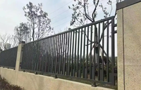 Garde-corps en métal contemporain sur mesure, balustrades de jardin, clôtures de parc et d'école, balustrades de terrasse, escaliers, clôture en fer forgé