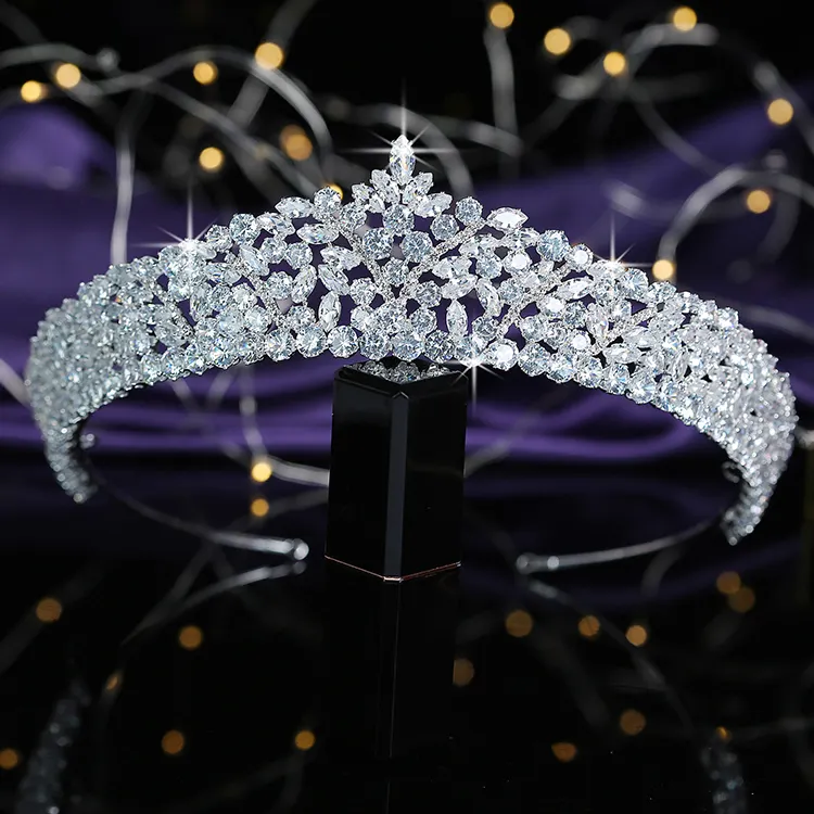 High-End Braut Diademe Kupfer legierung Zirkon Hochzeit Haarschmuck Haarband Glänzende Kristall kronen Frauen Kopf bedeckung BC5532