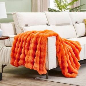 Couverture en <span class=keywords><strong>fourrure</strong></span> de faur <span class=keywords><strong>orange</strong></span> Jeté en <span class=keywords><strong>fourrure</strong></span> à bulles Conception unique Offre Spéciale couverture confortable et respirante polyvalente pour la peau - Product Image 1