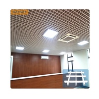 Système de plafond de grille en aluminium de plafond de cellule ouverte suspendue en métal en bois pour la conception de plafond de calandre de hangar de garage de magasin de restaurant