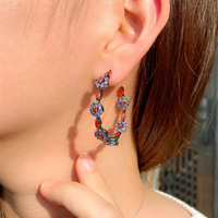 Anting Hoop Bulat Besar Motif Bunga Kuningan Berhiaskan Zirkon Ungu Merah Elegan Trendi untuk Wanita, Perhiasan Mewah Berlapis Hitam Berkualitas