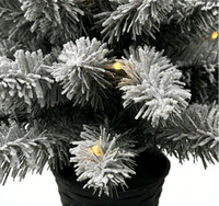 Sapin de Noël Artificiel Haut de Gamme 60 cm Pré-Éclairé Floqué Fin Réaliste Fonctionnant sur Piles Résistant aux Intempéries Décoration pour Petits Espaces