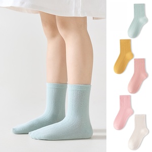 Chaussettes pour enfants à rayures de voiture en coton de haute qualité, design personnalisé, motif dessin animé, mignonnes, vente en gros OEM, prix d'usine - Product Image 3