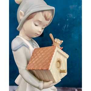 Figura de Duende Navideño Lladro, Elegante Pieza Decorativa para Bebés y Niños - Product Image 2
