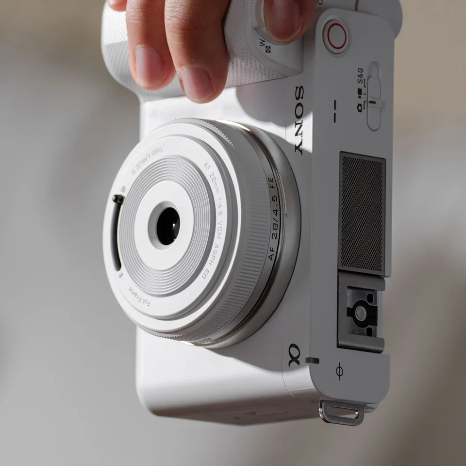 Viltrox AF 28mm F4.5 Lens - Ultrafinos for Full Frame Photography