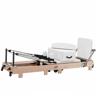 Machine de Pilates Reformer Pliante Hybride en Érable de Luxe, Design Professionnel Moderne pour Studios d'Élite, Yoga et Fitness Haut de Gamme