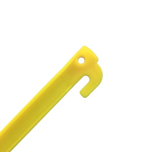 Piquet de tente jaune en plastique 23 cm, pour camping extérieur, avec crochet, toutes saisons, usage DIY - Product Image 1