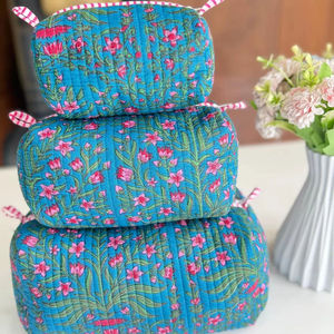 Juego de Bolsas de Viaje Plegables Impermeables Ecológicas de Algodón Acolchado Hechas a Mano, Bolsas de Almacenamiento de Tres Capas para Joyas y Artículos de Aseo - Product Image 1