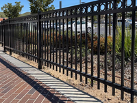 Panneau de clôture tubulaire en aluminium noir robuste de 1,8 m pour jardin de villa en Australie avec embout de poteau moulé 3D