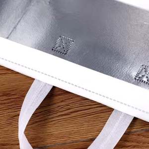 Bolsa de Compras de Tela No Tejida Biodegradable de Alta Calidad con Logotipo Personalizado, Diseño Aislado y Térmico para Uso en Supermercados - Product Image 4