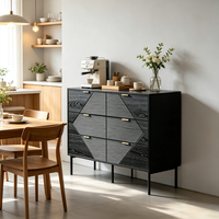 Commode moderne de luxe à 6 tiroirs en bois grainé avec façades géométriques cannelées et poignées dorées, coffre de rangement contemporain pour chambre à coucher