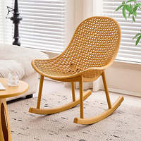 Fauteuil à bascule en plastique PP pour une personne, confortable et relaxant, idéal pour le salon ou le balcon.