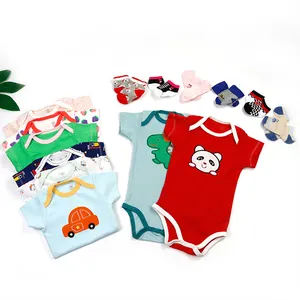 Venta al por mayor de alta calidad bebé niño niña mono de algodón con calcetines conjunto de regalo ropa de bebé recién nacido manga corta