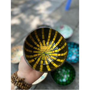 Bol à salade classique fait main en coque de noix de coco laquée, fabriqué au Vietnam, personnalisable avec logo, écologique et léger - Product Image 5