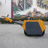 Compacteur vibrant à double tambour entièrement hydraulique avec capacité de 0,55 tonne, courte rayon de braquage, pompe, moteur et roulement pour la construction