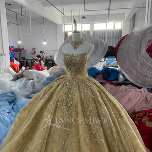 ชุดราตรีงาน Quinceanera สีแชมเปญโกลด์สุดหรู รุ่น Xs305 แขนยาว ประดับลูกปัดและเลื่อม ผ้าทูลล์ยาวลากพื้น เหมาะสำหรับงานกลางคืน - Product Image 5