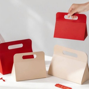 Cajas de Regalo Plegables de Cartón con Diseño Triangular, Barnizadas, con Logotipo Personalizado Premium para Empaque de Regalos de Boda - Product Image 4