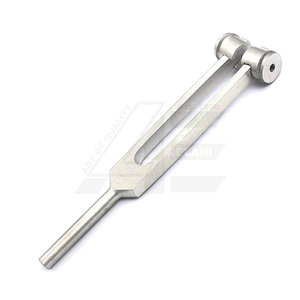 Ensemble de 6 pièces de qualité médicale en acier inoxydable : Ciseaux à pansements, Lampe torche, Diapason C 128+C 512, Pinces - Product Image 6