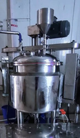 Unité complète de traitement des liquides en acier inoxydable avec réservoirs de mélange, bouilloires chauffantes et agitateurs motorisés