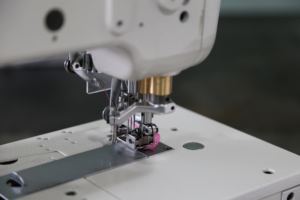 GC562-FQ/DD 3 Fungsi Dalam 1 Umum Plain Seaming Tape Binding Cover Seaming T-shirt Industri Interlock Mesin Jahit - Product Image 6