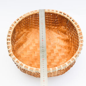 Cesta redonda de bambú hecha a mano con bordes curvos - Bambú de primera calidad con acabado pulido - Product Image 5