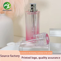 Tube de brillant à lèvres rond entièrement transparent avec bouchon à vis et surface sérigraphiée pour l'emballage cosmétique de rouges à lèvres et de fards à joues
