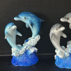 Overstock Q-Max 8 "H Dolfijnen Zwemmen In De Golven Standbeeld Zeeleven Decoratie Beeldje - Product Image 1