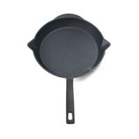 Poêle en fonte moderne avec long manche et bec verseur, compatible induction, pré-assaisonnée
