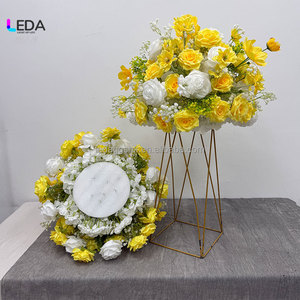 Centro de mesa con forma de bola de flores artificiales, color amarillo y blanco, decoración para bodas, arreglos para decoración de eventos y fiestas de cumpleaños - Product Image 1