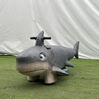 Trottinette Électrique Violette pour Enfants en Forme d'Animal Triceratops avec Siège Sûr pour la Location en Aire de Jeux Intérieure/Extérieure