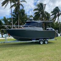 Bateau de pêche en aluminium de 25 pieds avec construction soudée, toit rigide extensible, moteur hors-bord pour divertissement et loisirs