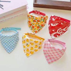 Set Collare e Bandana <span class=keywords><strong>per</strong></span> Animali Domestici, Sciarpa Triangolare Stampata Regolabile <span class=keywords><strong>per</strong></span> <span class=keywords><strong>Cani</strong></span> e Gatti con Collare <span class=keywords><strong>in</strong></span> <span class=keywords><strong>Pelle</strong></span> PU <span class=keywords><strong>per</strong></span> Piccoli Animali - Product Image 2