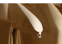 Cintres modernes personnalisés de luxe haut de gamme, en bois de hêtre, à épaules larges, antidérapants, en métal, pour vêtements