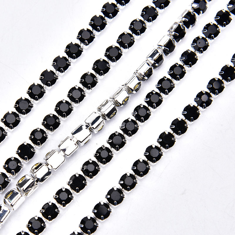 Negro sobre base plateada