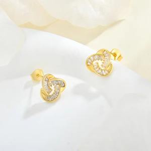 Pendientes de tuerca finos de diseño único de Plata de Ley 925 para mujer, pendientes de tuerca de Zirconia cúbica chapados en oro de 18 quilates - Product Image 3