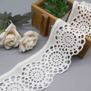 شريط دانتيل قطني عريض 7.2 سم أبيض بنمط زهور ثلاثي الأبعاد على الطراز الأوروبي للفساتين البوهيمية وحواف الستائر - Product Image 3