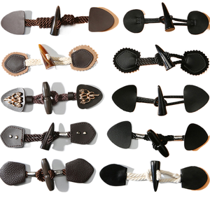 เสื้อเทรนช์โค้ทสำหรับเด็กทำจากหนังมีห่วงคาดิแกนมีกระดุม - Product Image 1