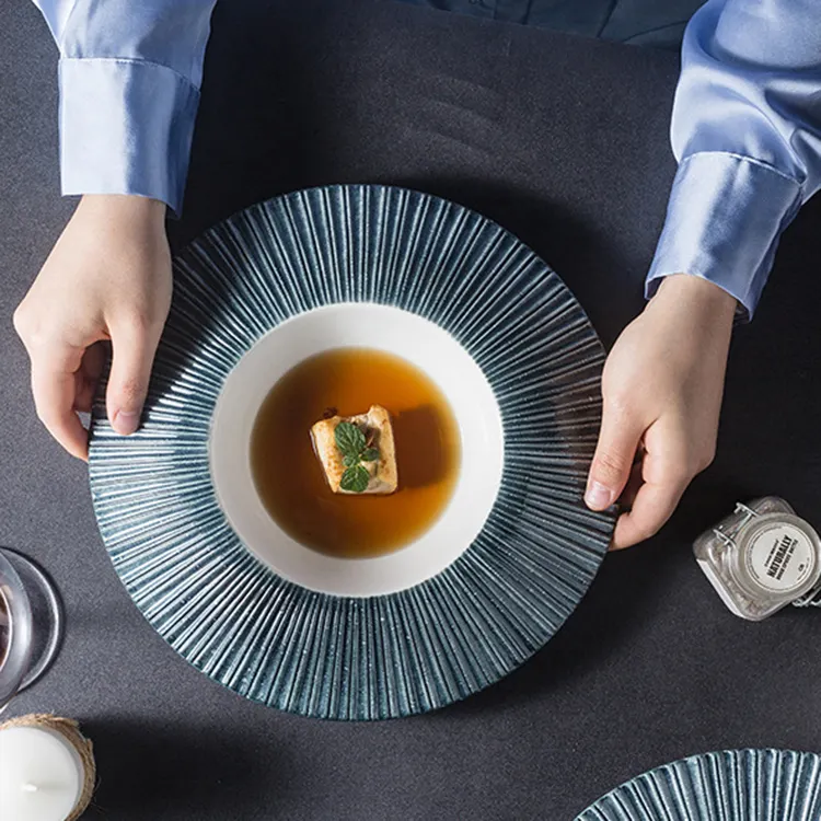 Nuevo diseño de estilo nórdico hueso China vajilla Catering creativo Simple decorativo en relieve restaurante plato de cerámica
