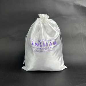 Bolsa de satén blanca personalizada con cordón, bolsa de satén de seda con cordón y logotipo impreso para empaque de regalo de pelucas. - Product Image 2