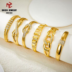 Gelang Baja Anti Karat Lapis Emas 18K dengan Kristal Rhinestone Desain Mewah Ringan untuk Pernikahan & Ulang Tahun - Product Image 3