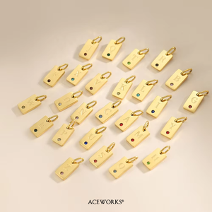 Amuleto con Letra del Signo Zodiacal |   Colgante de Acero Inoxidable Chapado en Oro PVD de 18K con Inicial del Alfabeto en Forma de Rectángulo |   Resistente al agua y sin deslustre - Product Image 2