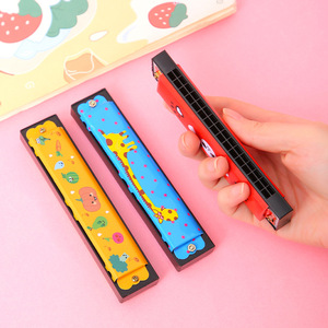 Harmonica en métal à double rangée de 16 trous pour enfants, jouet éducatif à thème de dessin animé - Product Image 4