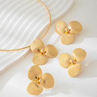 Parure de bijoux fantaisie pour femme en alliage plaqué or 14K, motif floral, collier, boucles d'oreilles et bague, pour fiançailles, mariage et soirée