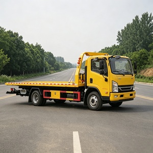 Nouveau camion de dépannage 1SUZU 700P 4x2, un pour deux, avec plateau, pour le remorquage de voitures et l'assistance routière - Product Image 1