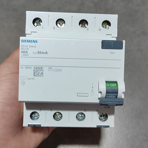 Siemens Rccb 63A 30mA 400V Tipo Ac 800A Botón de Prueba Im 4 Polos - Product Image 3