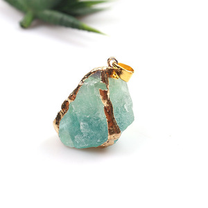 Cristallo naturale pietra grezza Fluorite lunetta ciondolo dorato irregolare ametista rosa quarzo ametista collana pendente non inclusa - Product Image 3