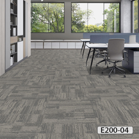 Carreaux de tapis de bureau commerciaux modernes et écologiques en polypropylène non tissé avec motif carré pour salon cuisine hôtel