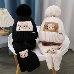 Set Invernale per Bambini: Cappello e Sciarpa in Due Pezzi, Foderati in <span class=keywords><strong>Pile</strong></span>, Spessi, Antifreddo, con Protezione per le Orecchie, Ricamati con Cartoni Animati, in Cotone Lavorato a Maglia - Product Image 3
